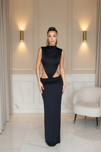 Vestido negro modelo rubia completo